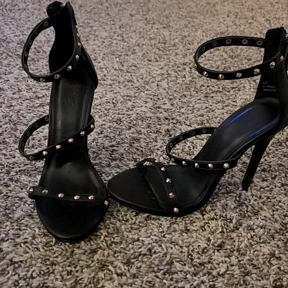 Heels - Picture 1 of 1